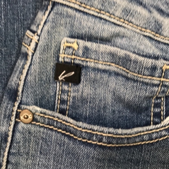 KanCan Fray Hem Medium Wash Distressed Mid-Rise Jeans size 29 - Picture 7 of 10